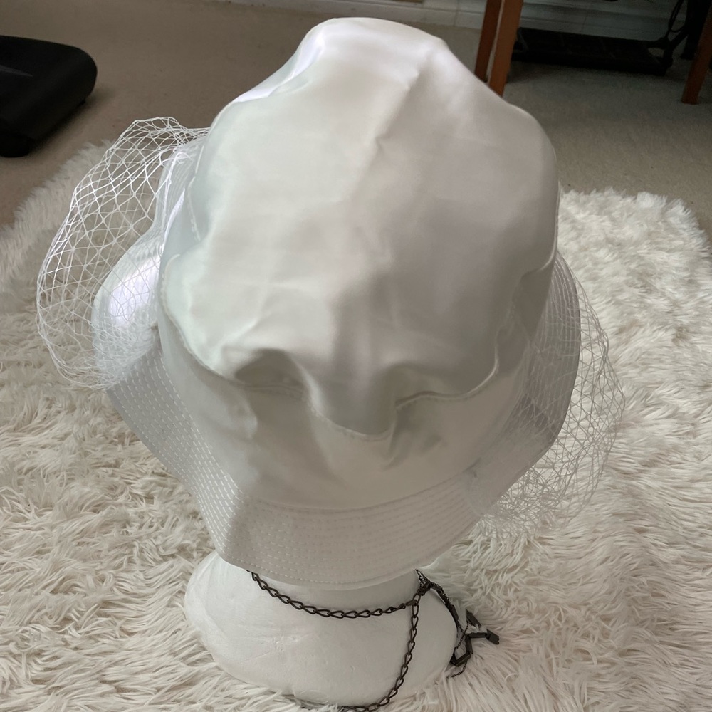 Very cute white hat - Picture 5 of 11